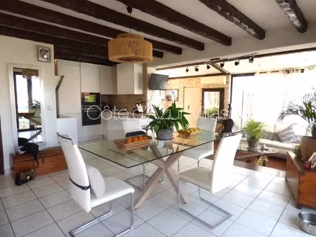 au calme :maison de ville de plain pied.