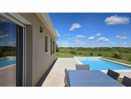 villa avec piscine   3 chambres superbe vue et excellent dp