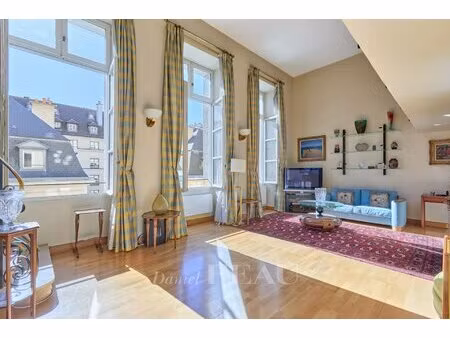 paris 4th district – a 2/3 bed apartment in a superb private mansion with id 2886977033