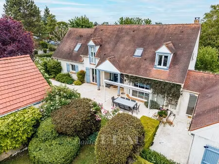 saint-germain-en-laye  a large family home with id 2886742196
