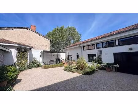 achat maison 6 pièces 220m² charbonnieres les bains 69260