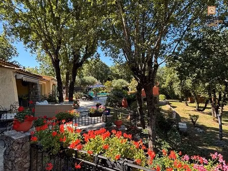 superbe propriété de charme à saint-paul-en-forêt avec dépendance et prestations haut de..