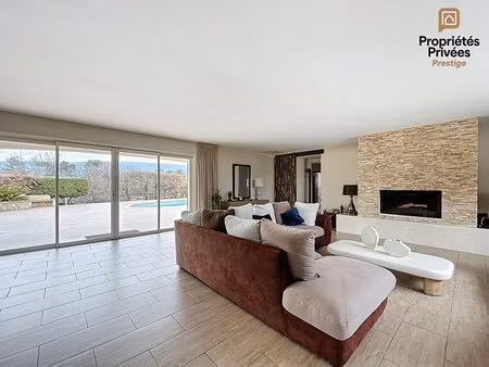 villa plain-pied 205 m²  4 ch.   piscine chauffée 5×9   vue mont aurélien   parcelle...
