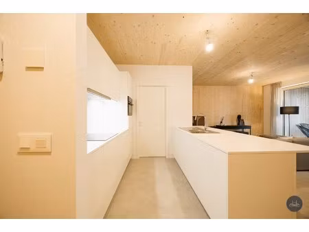 ben gelijkvloers appartement met hoogwaardige afwerking