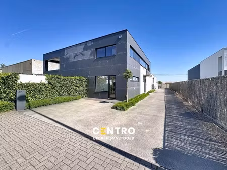 bedrijfsgebouw met woonst te wingene!