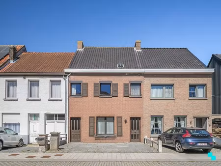 te renoveren woning met gezellige tuin in het hart van merelbeke