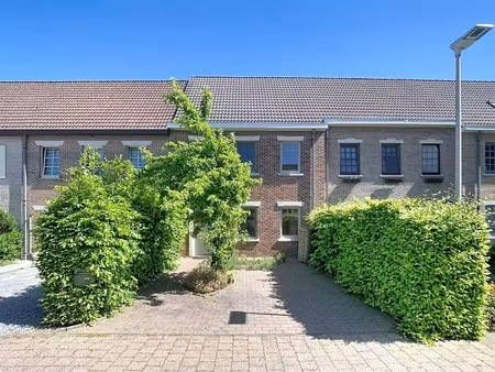 huis met 4 slaapkamers en tuin + garage!!