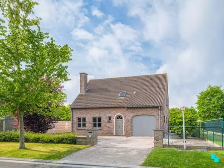 charmante villa in gegeerde wijk in het hart van merelbeke