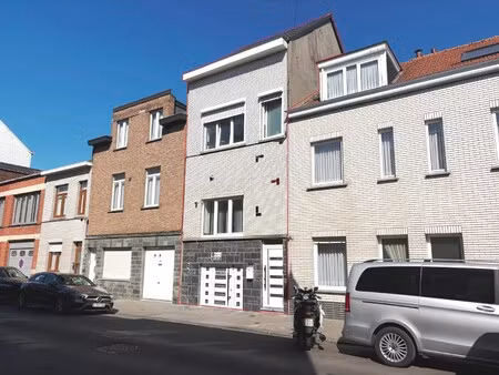 wsb-immo: volledig gerenoveerde gezinswoning met stadstuin!