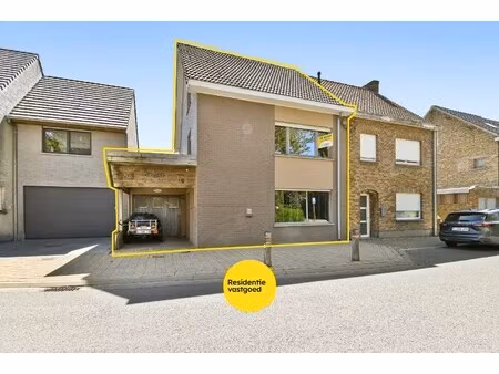woning met drie slaapkamers  garage en zonnige tuin
