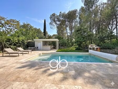 villa contemporaine de 175m2 sur une parcelle de 1620m2