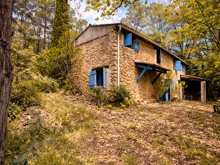 lorgues bergerie authentique sur 5515 m² terrain boisé en zone naturelle