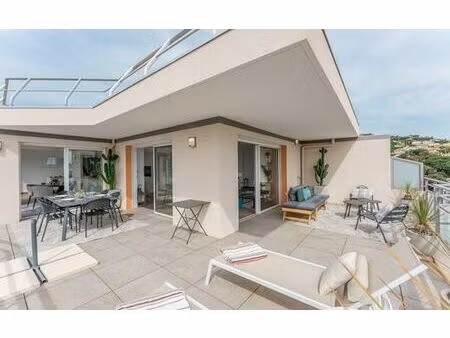 appartement de luxe de 3 chambres en vente à cavalaire-sur-mer  france