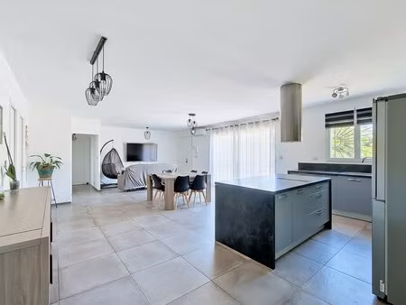 maison senas 5 pièce(s) - 106 m2