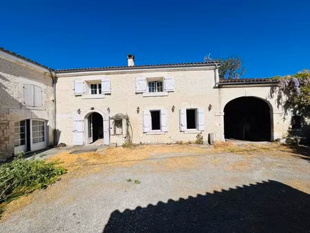 vente maison 8 pièces 215 m² à barbezieux-saint-hilaire (16300)  254 880 €