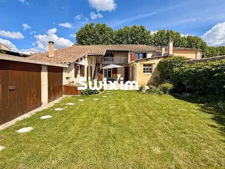 spacieuse maison avec garage et dépendances