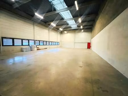 location local d’activités trappes 78190 527m²