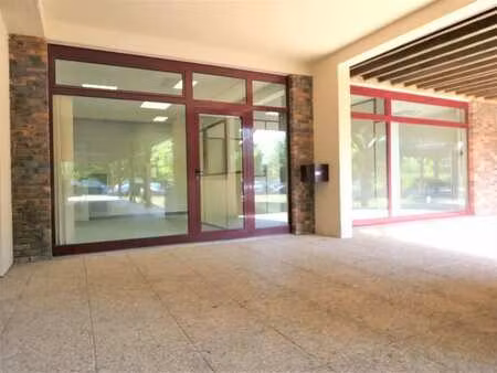 location commerce chavenay 78450 130m²