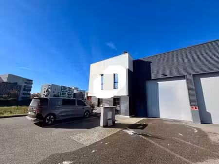 location local d’activités saint fons 69190 268m²