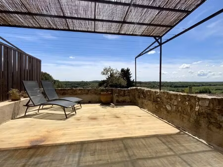 charmante maison de village en pierre avec terrasses et vue.