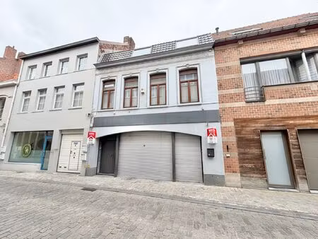 commercieel te koop in wervik met 2 slaapkamers