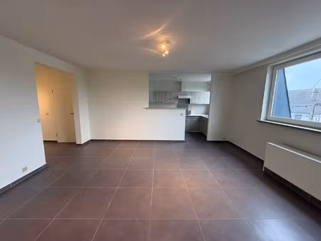 wanzele - ruim appartement mét garage.