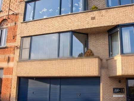 lichtrijk 2-slaapkamer appartement met terras  garage en zicht op het kanaal
