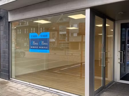 nieuw  ruim kantoor met parking te huur centrum lochristi!