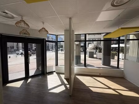 location commerce marseille 13008 80m²