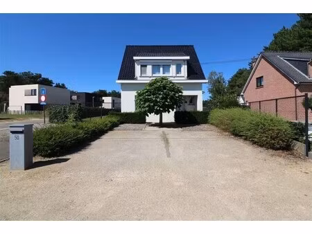 ruime gezinswoning op een rustige locatie!