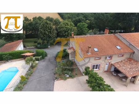location t7 avec 2 garages-piscine- parc 1 hectare