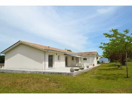 maison de 2013 de plain-pied  3 chambres  avec vue dégagée !