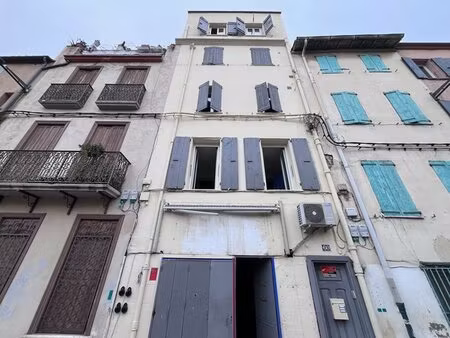 immeuble de rapport comprenant 4 appartements et 1 local commercial en très bon état loué.