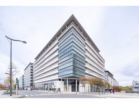 location bureaux 477 m² à 14 748 m²