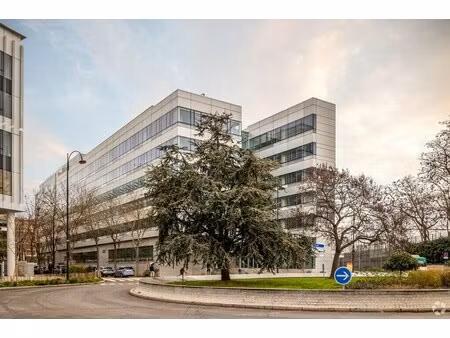 location bureaux 143 m² à 8 824 m²