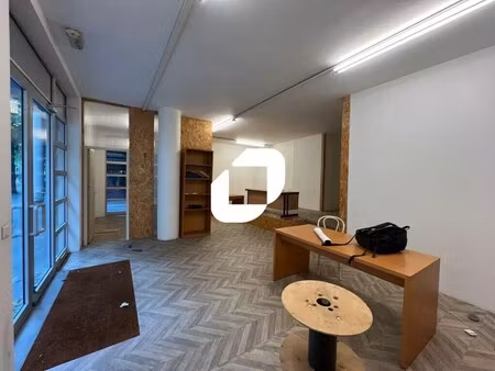 location bureaux 84 m²