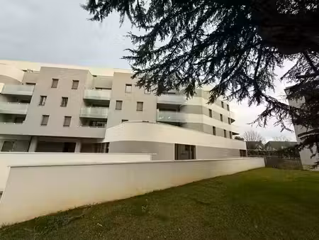 location commerce bihorel 76420 101m² à 183m²