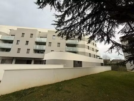 location commerce bihorel 76420 101m² à 183m²