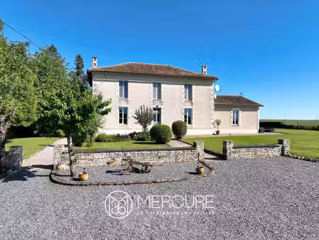 maison de caractère avec studio indépendant et piscine