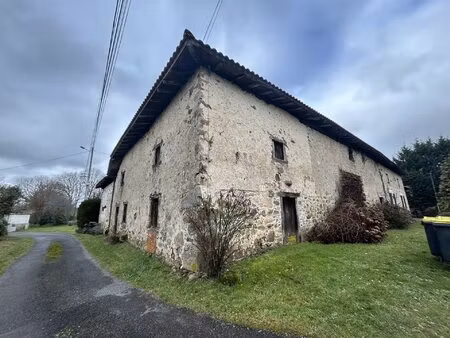 ensemble immobilier a renover - proche lacs de haute-charent
