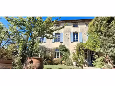 a vendre  superbe maison de maître de 300 m² avec jardin  piscine et dépendance