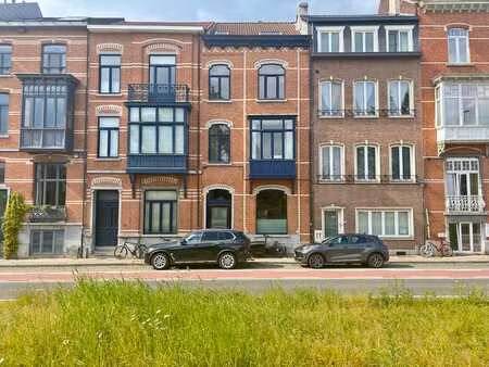 herenhuis (±278 m²) te huur met 6 slaapkamers en stadstui...