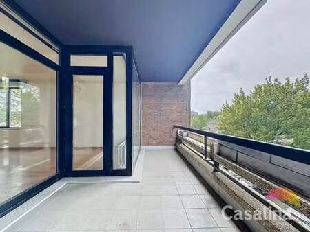 appartement de 88m² avec terrasse a renover.