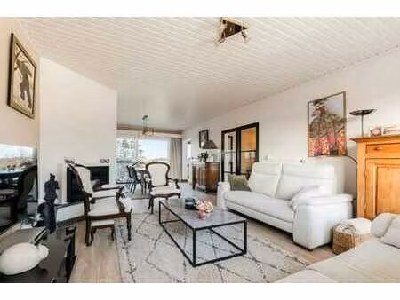 lesve  jolie maison 2 façades avec une belle vue dégagée