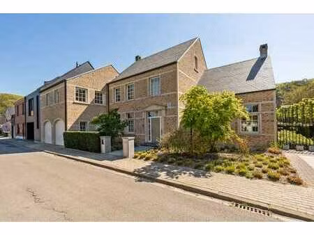 spacieuse maison avec annexe et espace de bureau à holsbeek