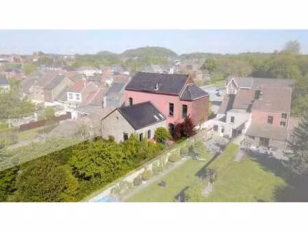 ancienne école pleine de potentiel pour vos projets!