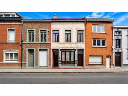 immeuble de rapport composé de 2 logements en ordre urbanist