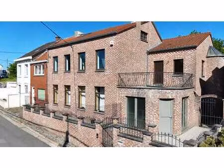 spacieuse maison semi mitoyenne 3/4 chambres