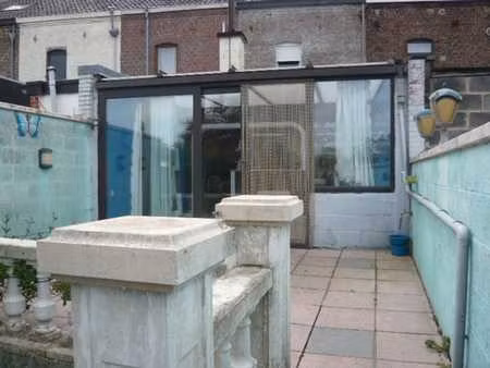 très belle maison avec garage à mont-sainte-aldegonde