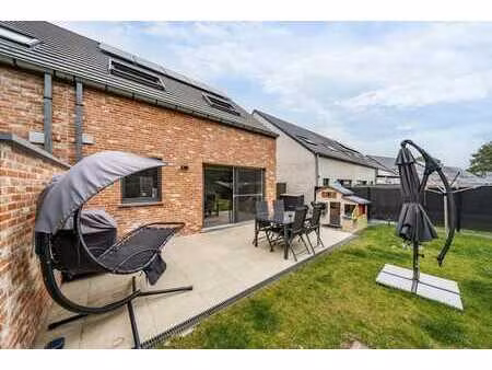 maison 3 façades  confort moderne et énergie maîtrisée